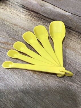 Vtg Rubbermaid Yellow Nesting Measuring Spoons Set 6pc 2231-2236 Plastic Ring